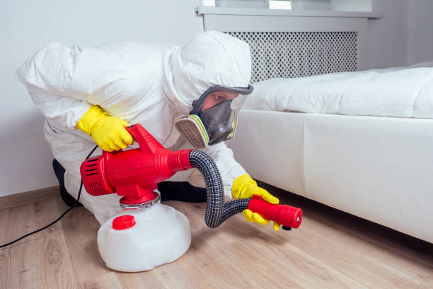 Best Emergency Pest Control  in Urbana, IA